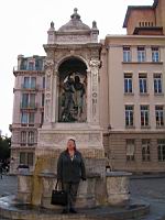 Lyon, Cathedrale Saint Jean, Fontaine de St-Jean Baptiste (3)